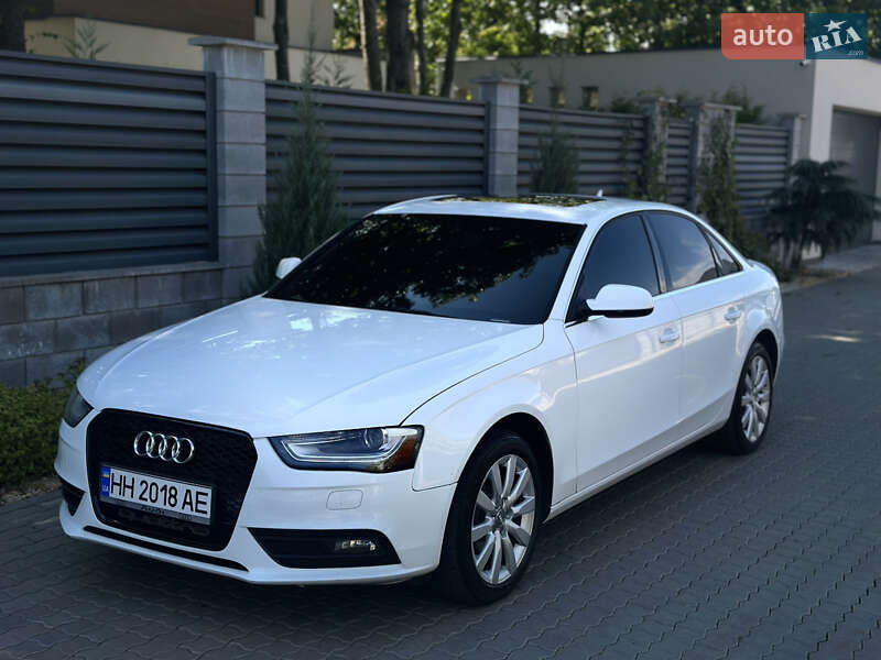 Седан Audi A4 2012 в 