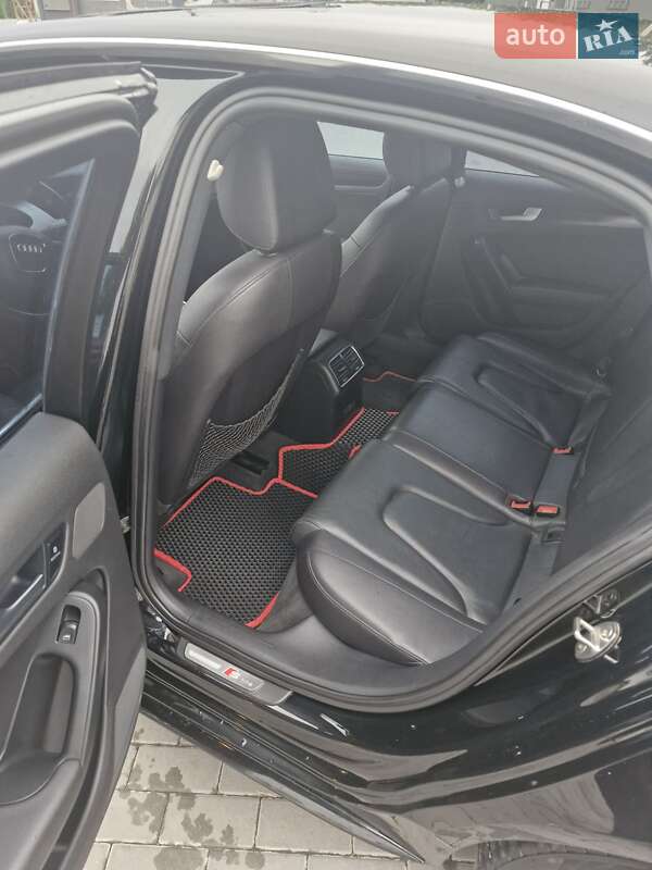 Седан Audi A4 2012 в Каменец-Подольском
