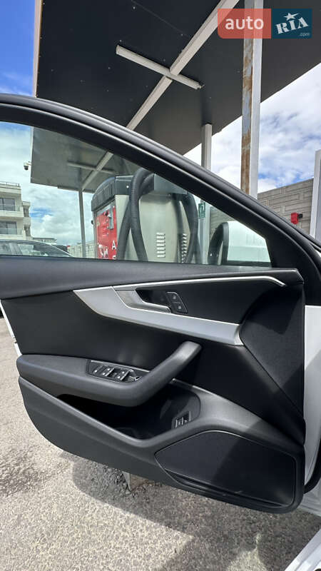 Седан Audi A4 2016 в Одесі