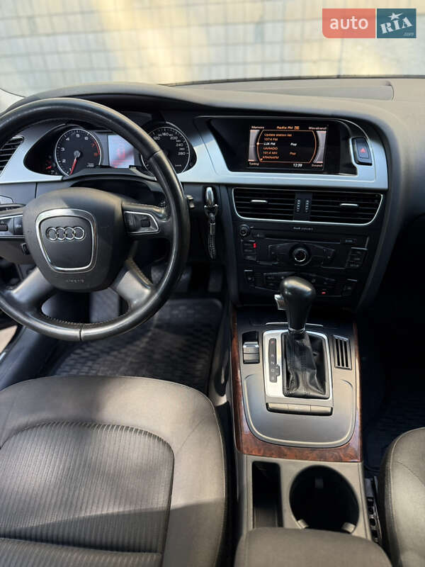 Седан Audi A4 2010 в Одессе