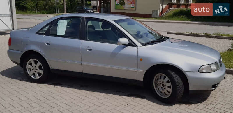 Седан Audi A4 1999 в 