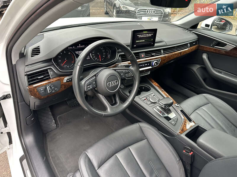 Седан Audi A4 2019 в Одессе