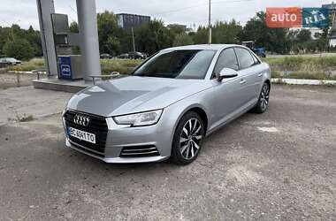 Седан Audi A4 2015 в 