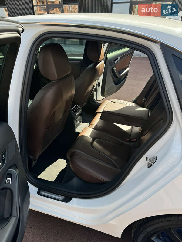 Седан Audi A4 2013 в Глевасі