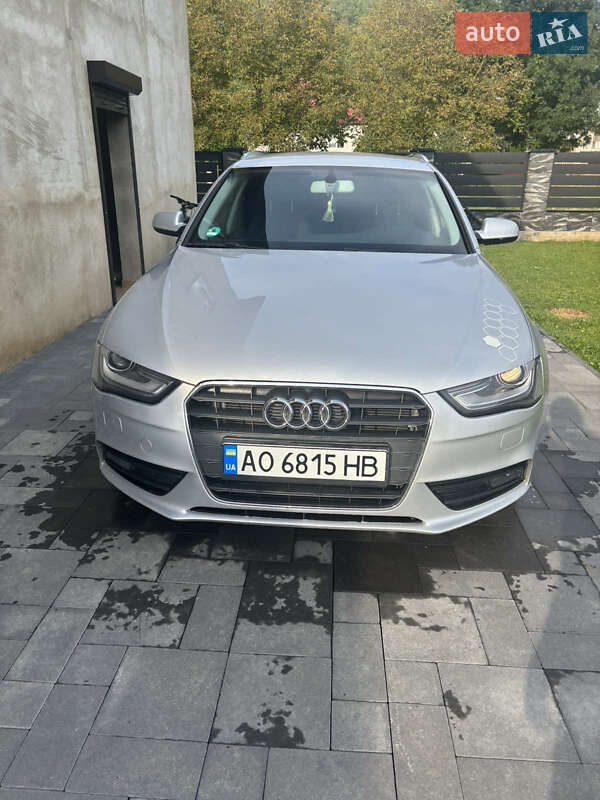 Универсал Audi A4 2012 в 