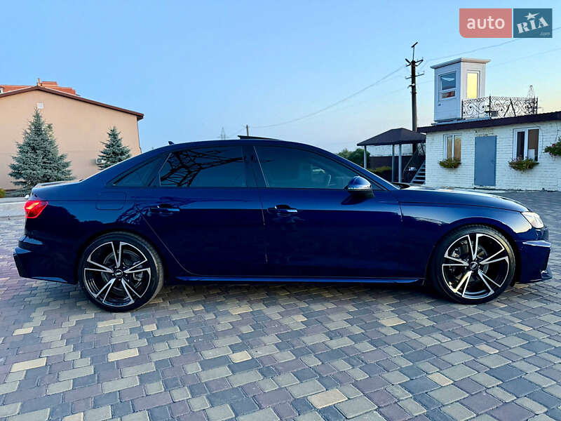Седан Audi A4 2019 в Днепре