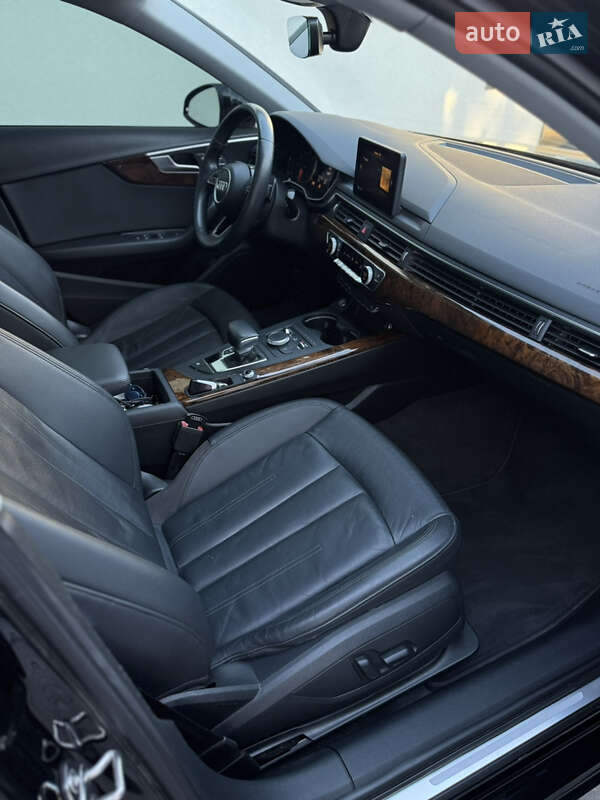Седан Audi A4 2019 в Житомире