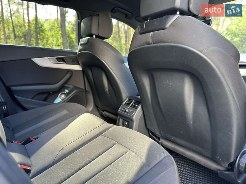 Универсал Audi A4 2021 в Киеве