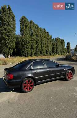 Седан Audi A4 2000 в 
