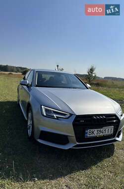 Седан Audi A4 2017 в Луцке