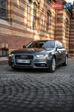 Седан Audi A4 2012 в Львове