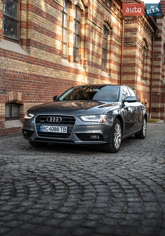 Седан Audi A4 2012 в 
