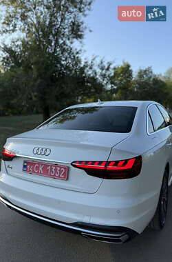Седан Audi A4 2020 в 