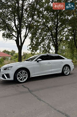 Седан Audi A4 2020 в 