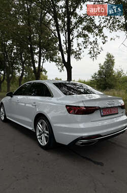 Седан Audi A4 2020 в 