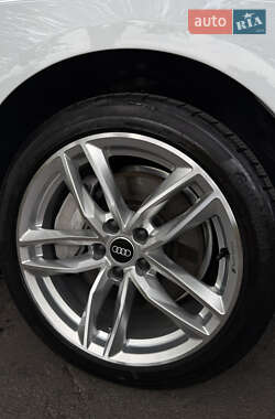 Седан Audi A4 2020 в 