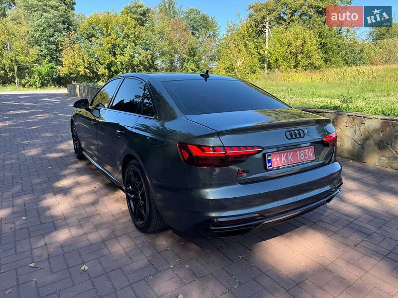 Седан Audi A4 2022 в Виннице