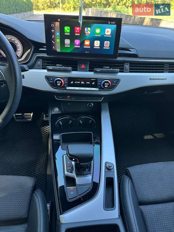 Седан Audi A4 2022 в Виннице
