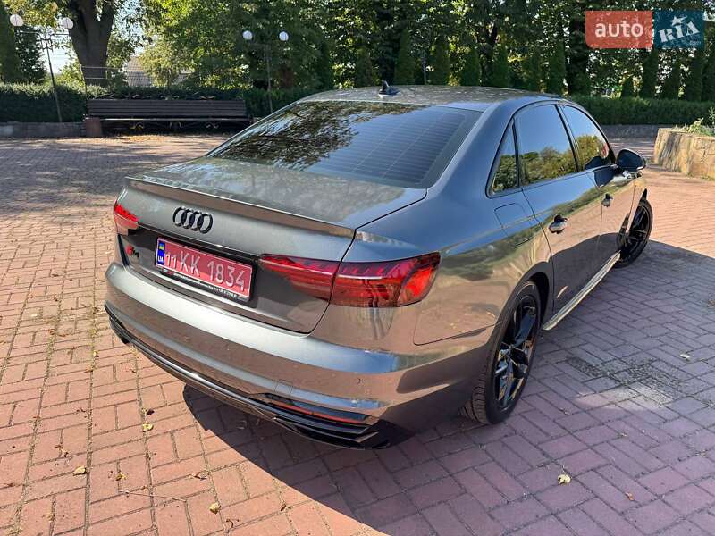Седан Audi A4 2022 в Виннице
