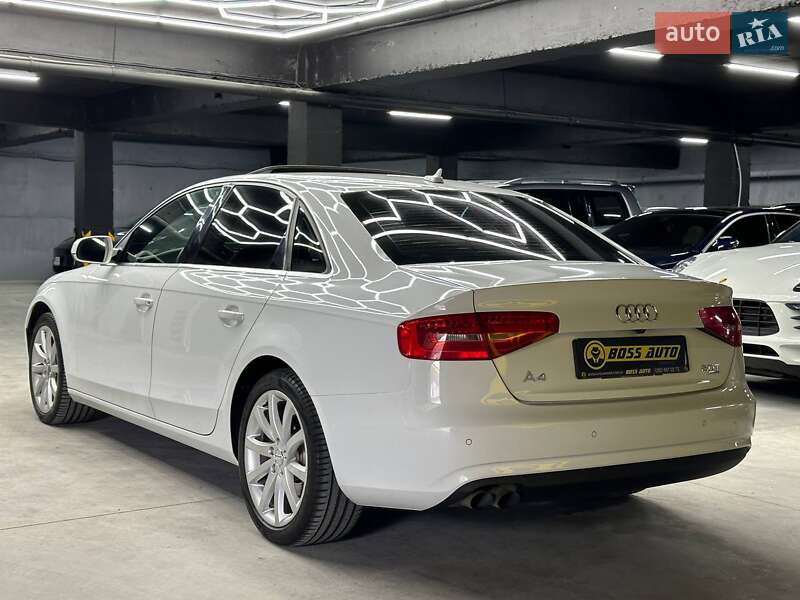 Седан Audi A4 2012 в Чернівцях