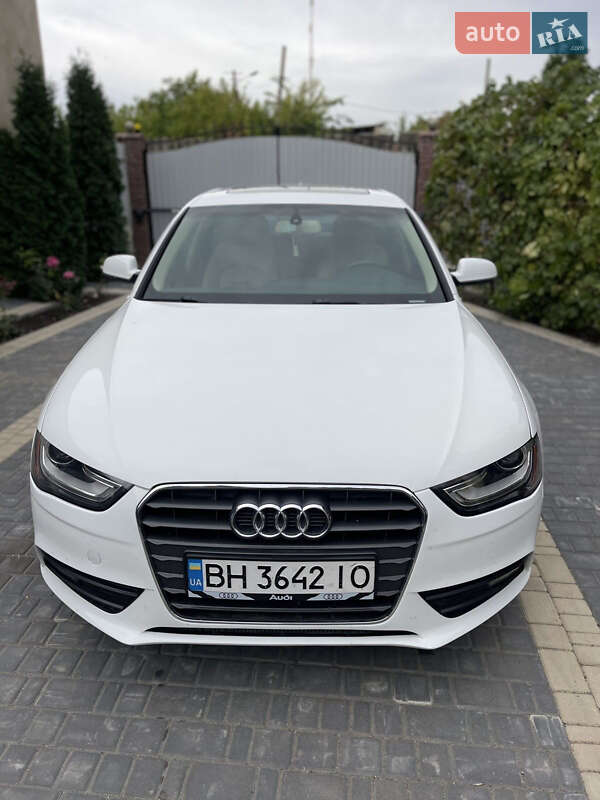 Седан Audi A4 2012 в Ананьеве