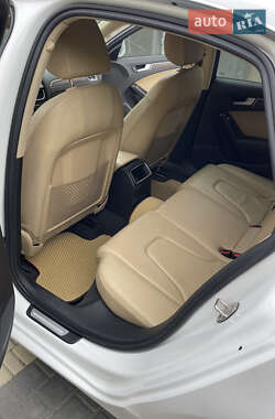 Седан Audi A4 2012 в 