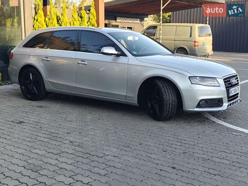 Универсал Audi A4 2011 в Новояворовске