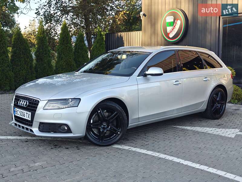 Универсал Audi A4 2011 в Новояворовске