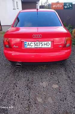 Седан Audi A4 1996 в 