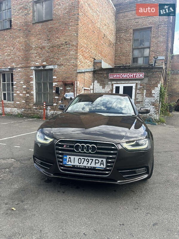 Седан Audi A4 2013 в Киеве