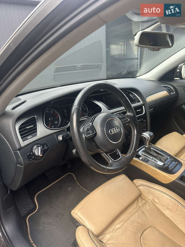 Седан Audi A4 2013 в Киеве