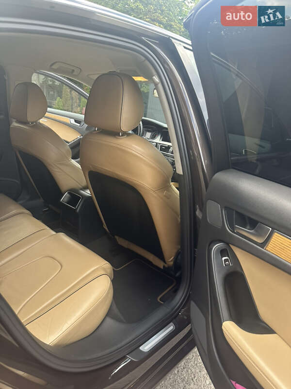 Седан Audi A4 2013 в Киеве
