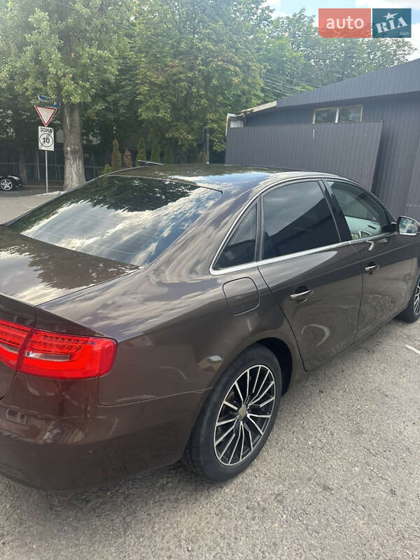 Седан Audi A4 2013 в Киеве