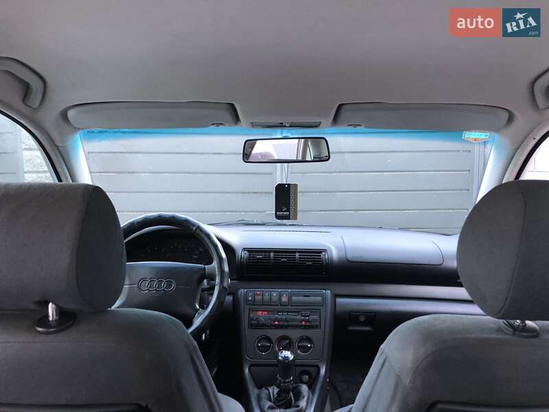 Седан Audi A4 1996 в Ровно