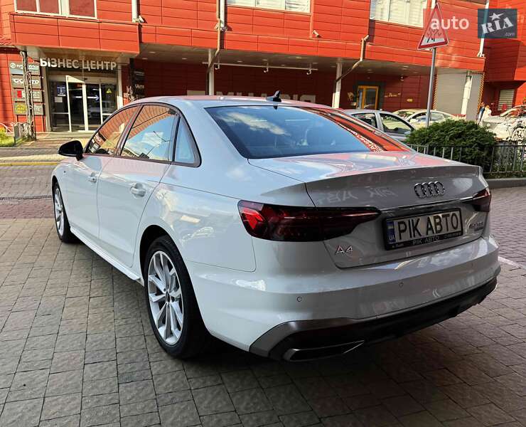 Седан Audi A4 2023 в Львове