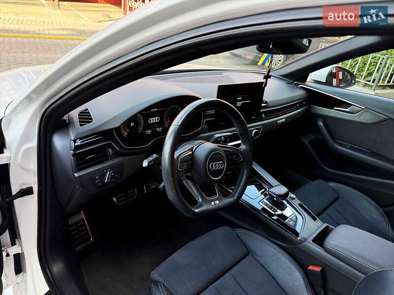 Седан Audi A4 2023 в Львове