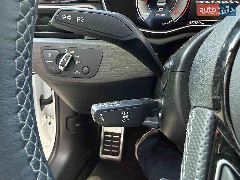 Седан Audi A4 2023 в Львове