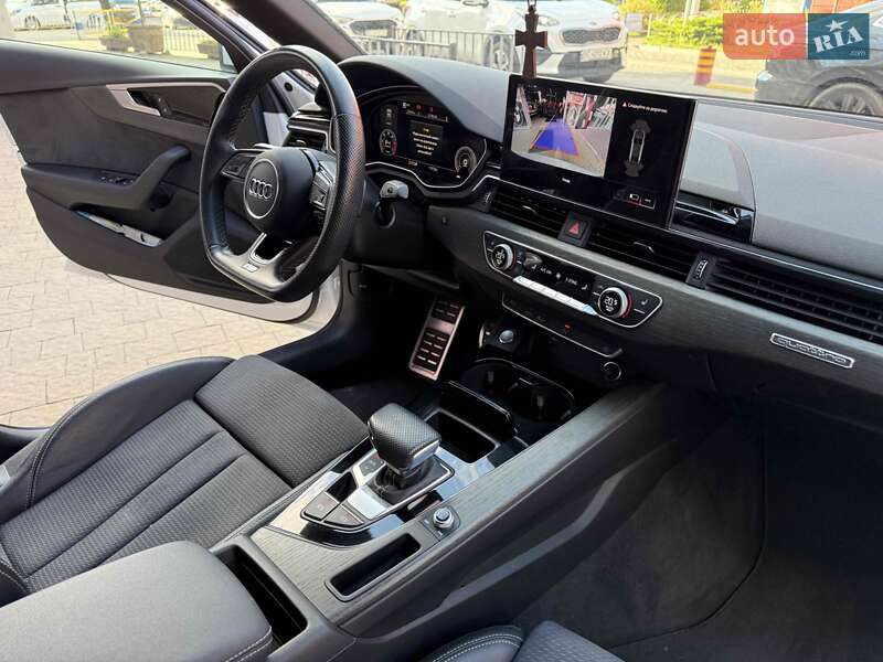 Седан Audi A4 2023 в Львове