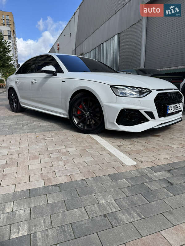 Седан Audi A4 2019 в 