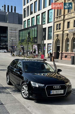 Универсал Audi A4 2017 в 