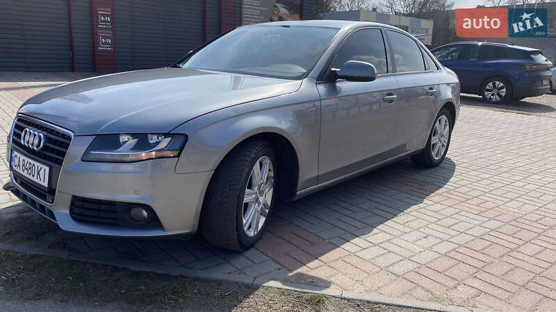 Седан Audi A4 2010 в 