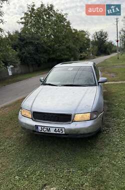 Седан Audi A4 2000 в 