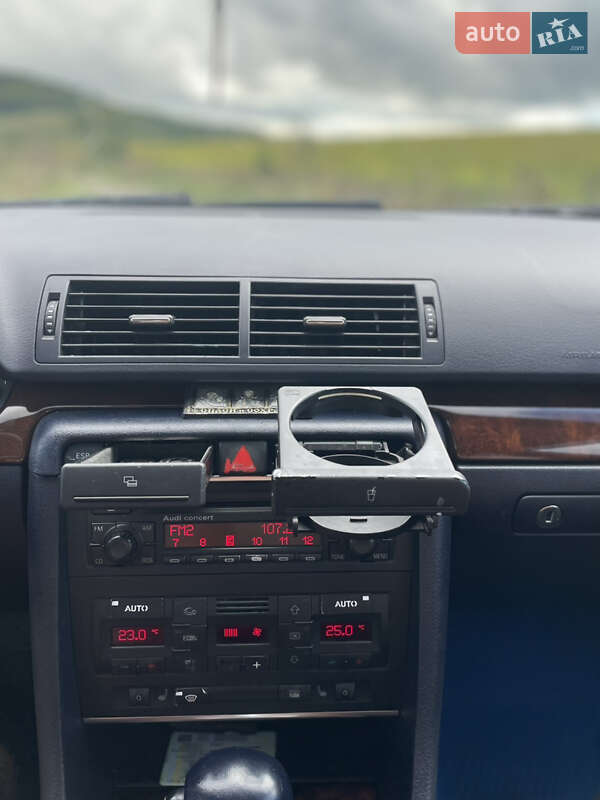 Седан Audi A4 2002 в Золочеве
