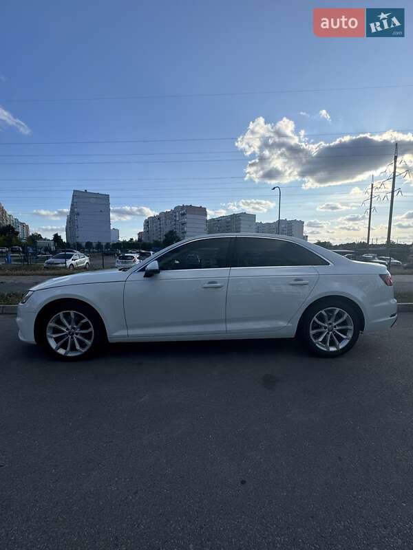 Седан Audi A4 2018 в Полтаве