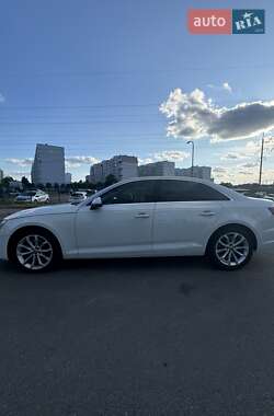 Седан Audi A4 2018 в 