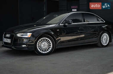 Седан Audi A4 2015 в 