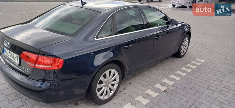 Седан Audi A4 2010 в Владимире