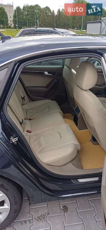 Седан Audi A4 2010 в Владимире