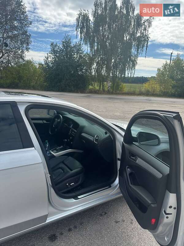 Седан Audi A4 2013 в Богуславе