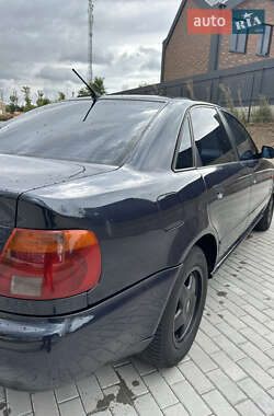 Седан Audi A4 1995 в 